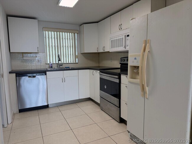 Photo - 9470 Live Oak Pl Unit 404