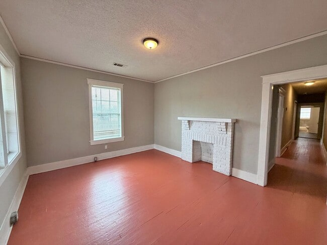 Photo - Renovated 2 bedroom Duplex NOW AVAILABLE!! ~ Minutes from midtown/downtown Memphis