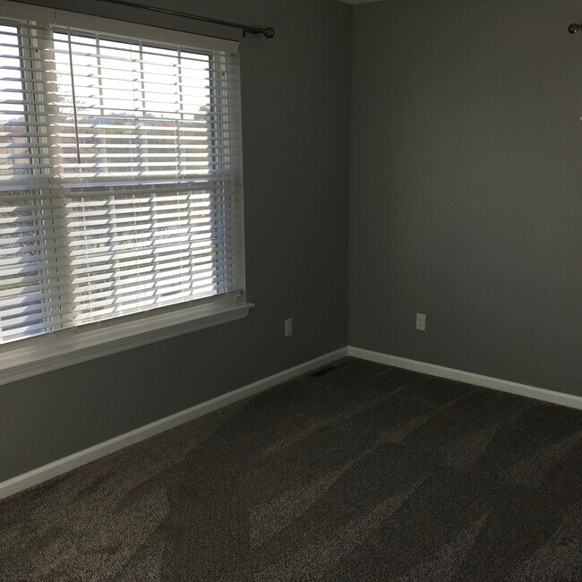 Photo - 605 Holliday Hills Dr