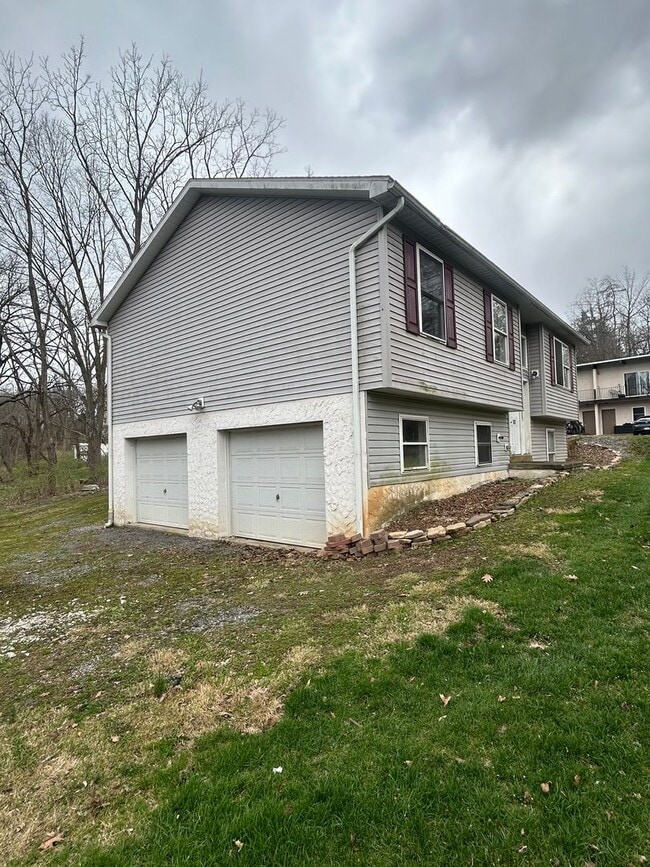 Photo - 3 bed, 3 bath House