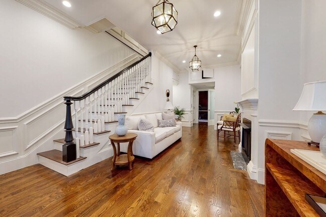 Building Photo - 4 Otis Pl Unit R