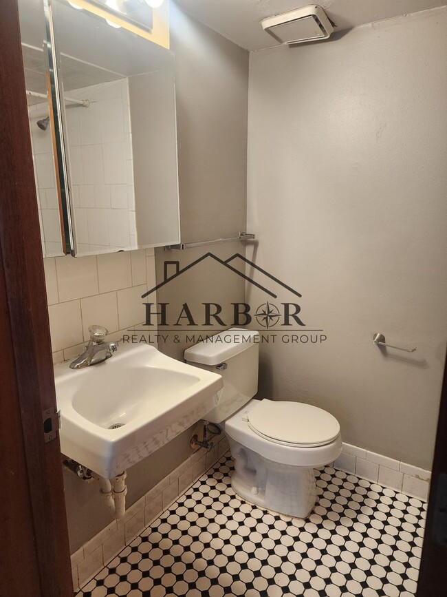 204 11th Ave NW Unit 204 - 702