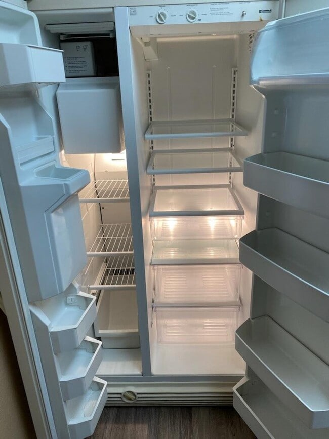 Photo - 937 Country Club Dr SE