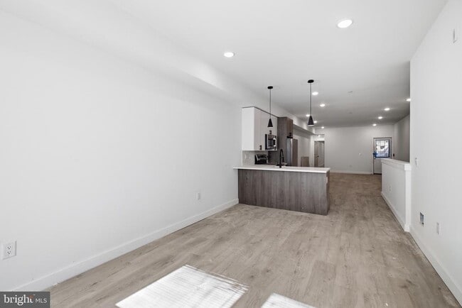 Building Photo - 2346 N 16th St Unit 1