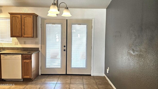 Photo - 10648 Peach Ave