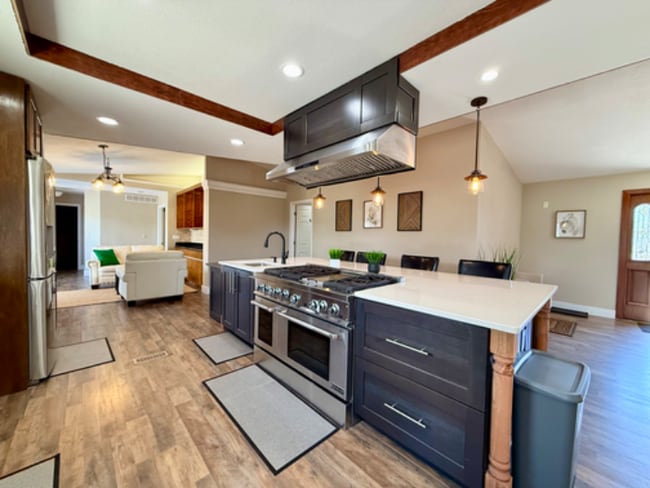 Photo - 301 W Mangrum Dr