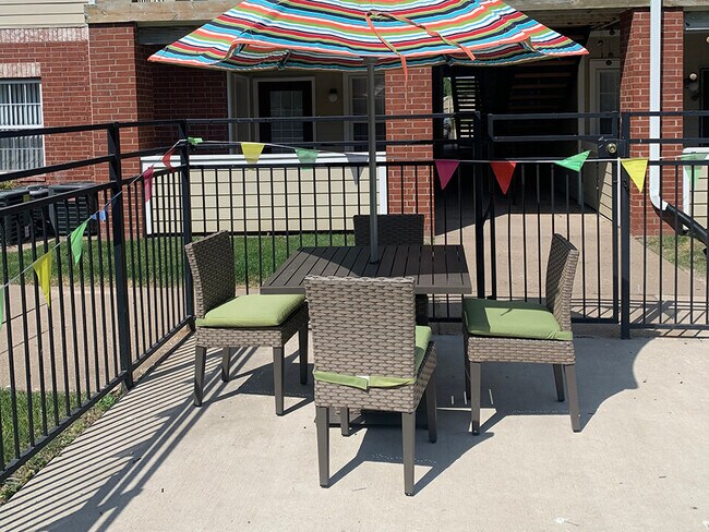 Have Lunch Outside By The Pool