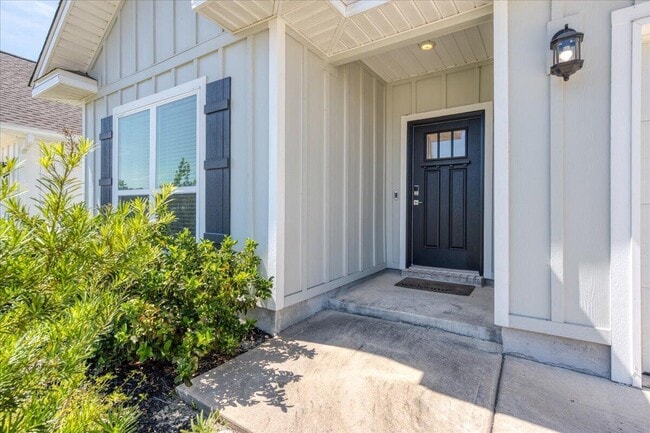 Photo - 210 Lyla Ln
