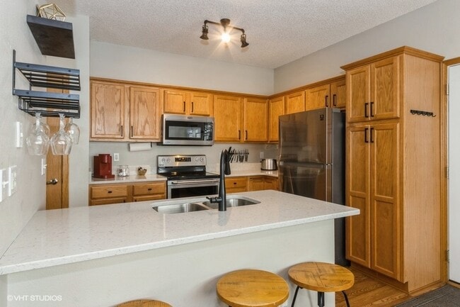 Kitchen - 2762 Irving Ave