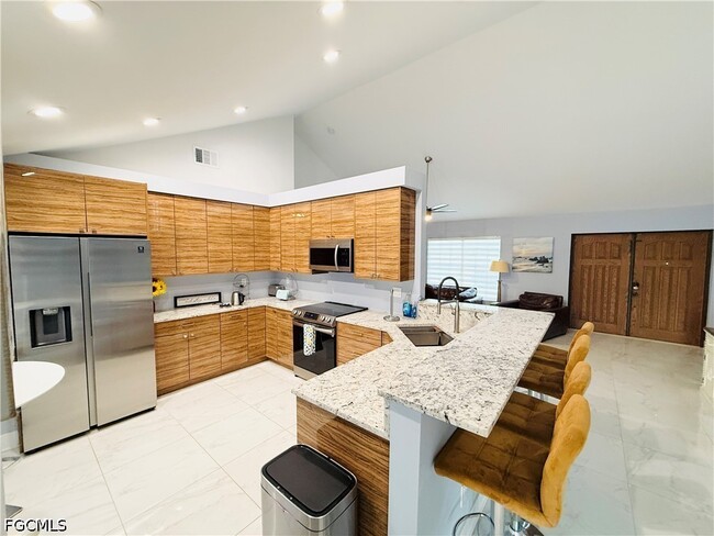Photo - 827 SW 24th St