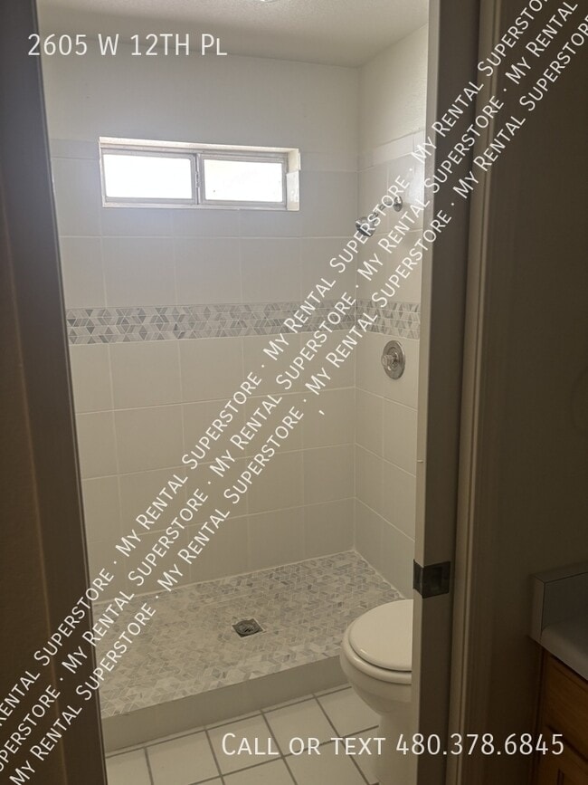 2605 W 12th Pl