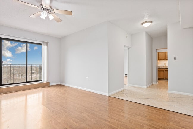 Photo - 4520 N Clarendon Ave Unit 503