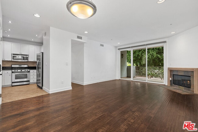 Photo - 6038 Carlton Way Unit 106