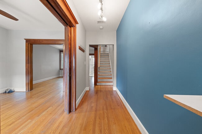 Photo - 445 Newton Pl NW