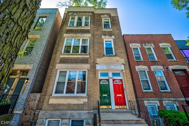 Building Photo - 1911 W Cortland St Unit 2