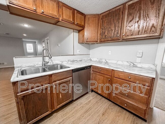 Photo - 1027 E Stone St House