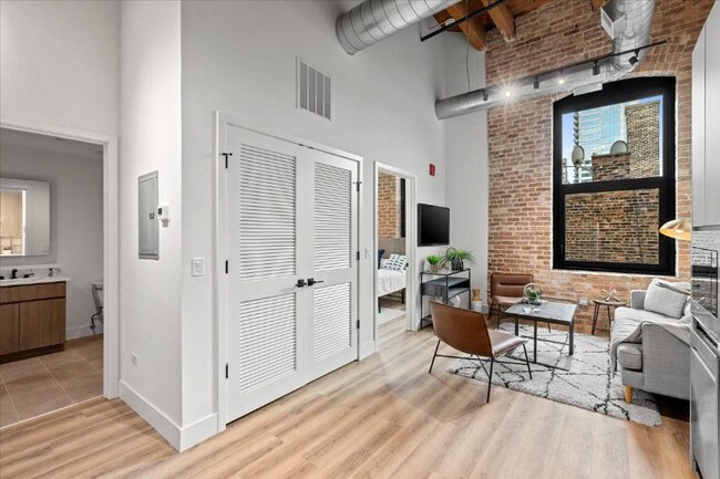 Photo - 173 W Ohio St