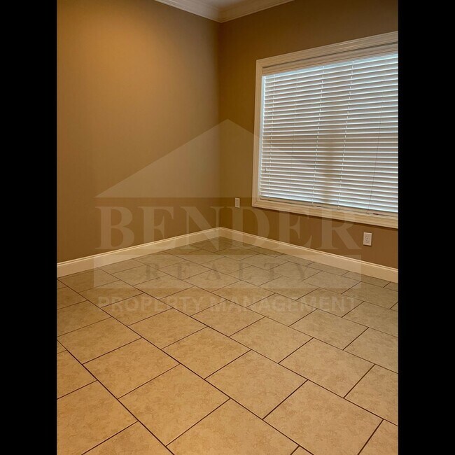 Photo - BEAUTIFUL TOWNHOME IN THE CITY