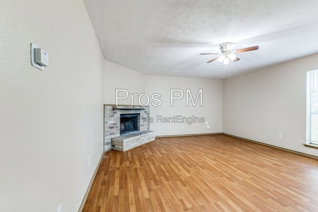 Photo - 7117 Edinburg Dr