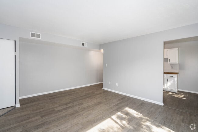 1,BR, 1 BA - 600SF - Dining Area - Fulton Flats North
