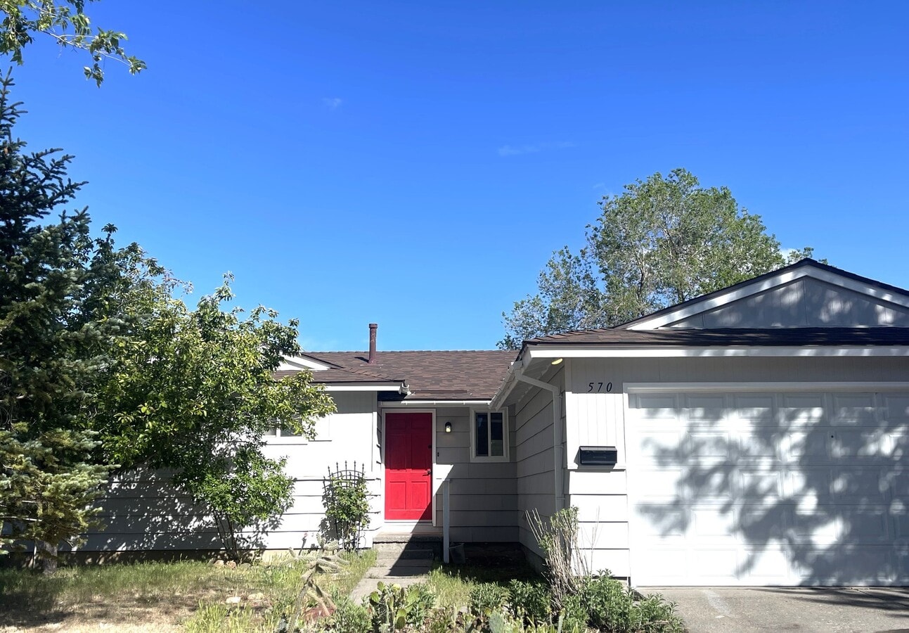 Photo - 570 Darwin Cir