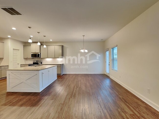 Photo - 460 Omnia Ridge Way