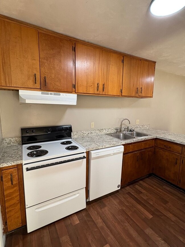 Photo - North Pointe Apts Unit C