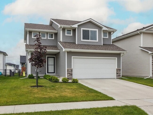 Bright & Modern 4-Bedroom Home in Deer Cre... - Bright & Modern 4-Bedroom Home in Deer Cre...