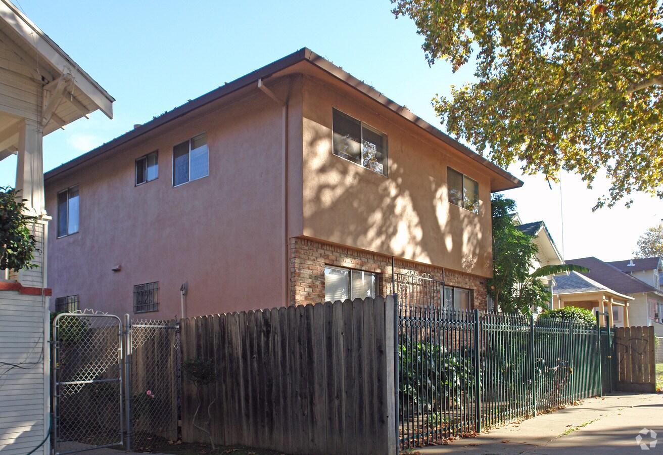 Photo - 1213 V St