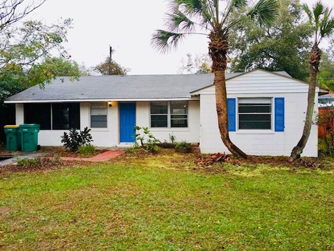 2/1 Private home in the heart of Eustis! - 2/1 Private home in the heart of Eustis!