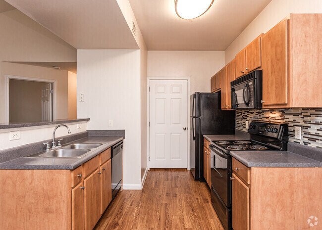 2BR, 1BA 934SF