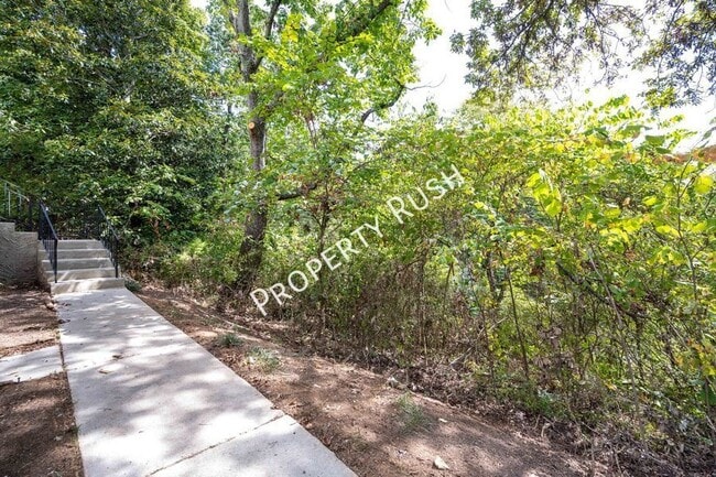 Photo - 948 E Valley Dr