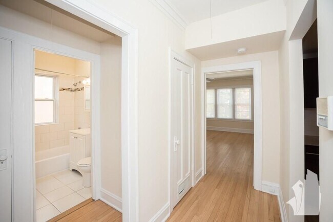 Photo - 5208 N Leavitt St