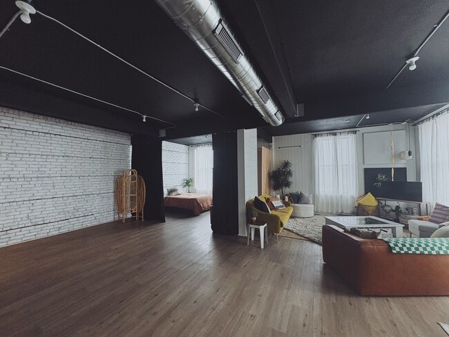 Photo - 100 State St N