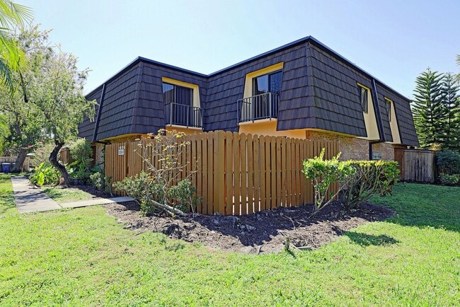 Building Photo - Parkwoods 12353-1 Unit 12353 Woodrose Court, 1