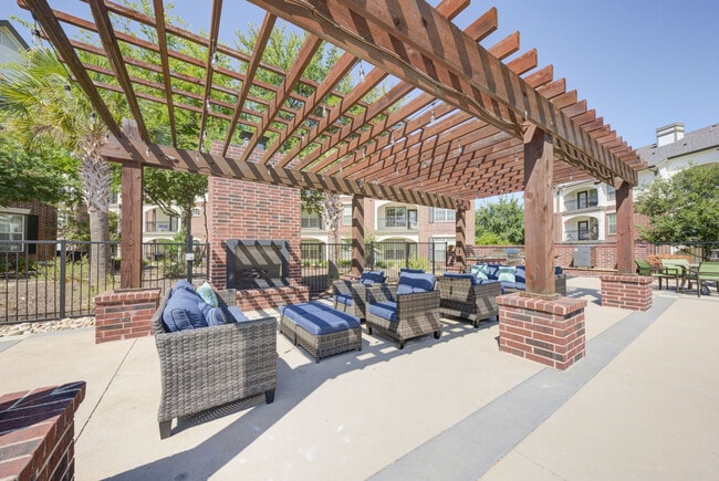 Lone Oak apartments — community photo
