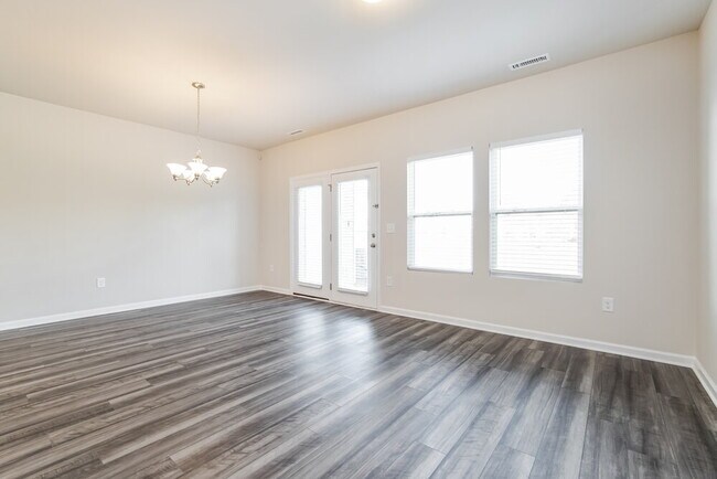 Photo - 213 Brook Farm Ln