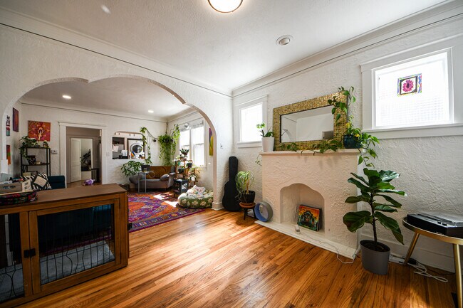 Building Photo - 1422 Tennyson St Unit Main Floor