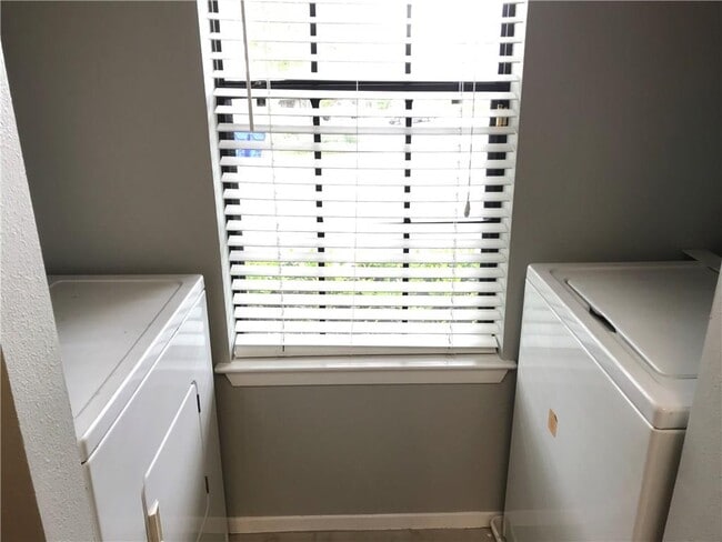 Photo - 1411 Gracy Farms Ln Unit 16