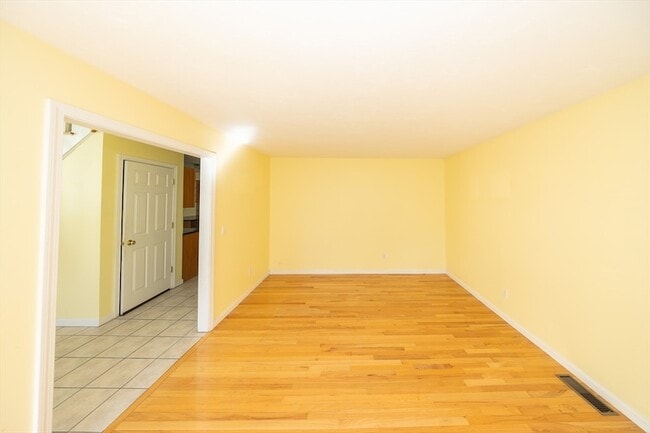 Photo - 469 Walnut St