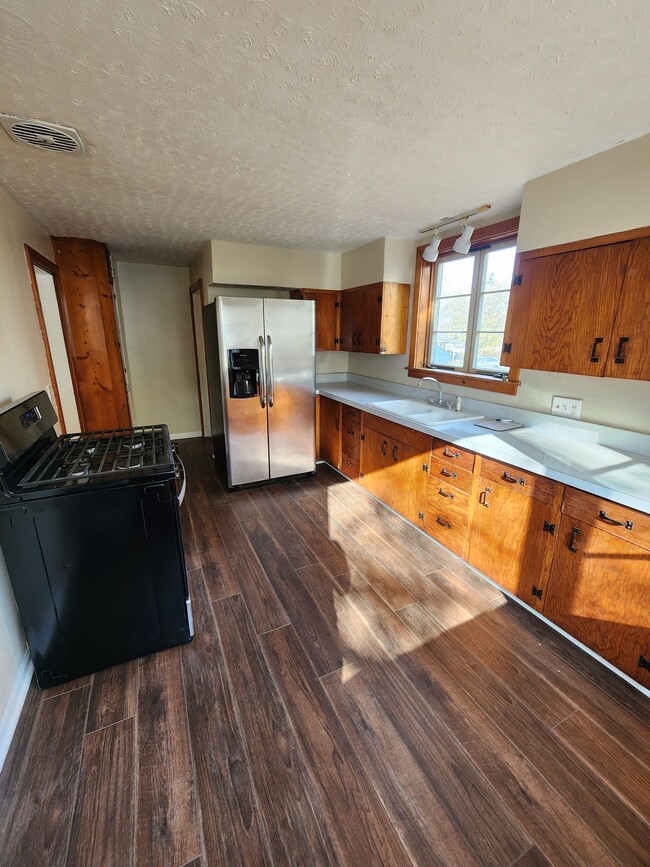 Photo - 1837 W 9th St