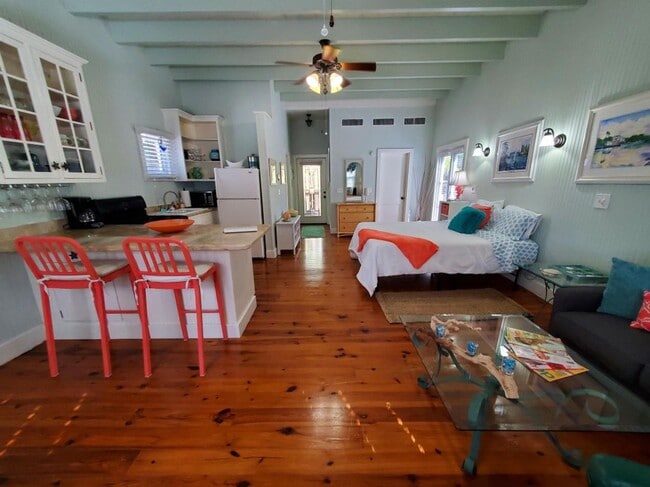 Photo - 226 NE 1st Ave