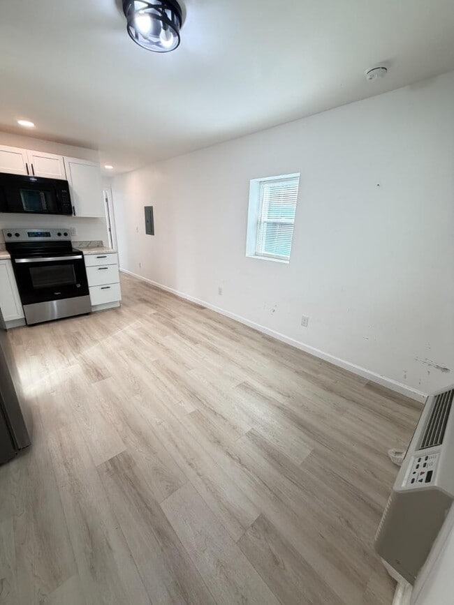 Photo - 1049 Seale Ave