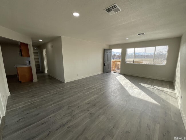 Photo - 1090 Barstow St