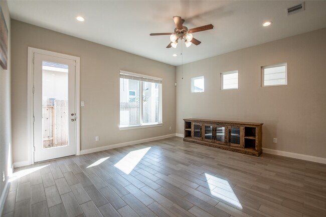 Photo - 10013 Granary Dr