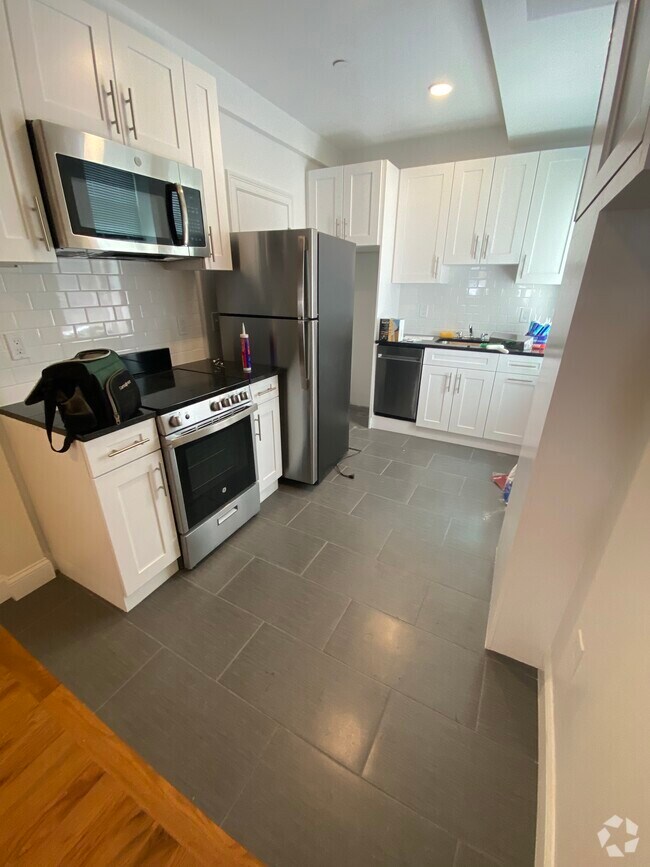 Building Photo - 129 Sutherland Rd Unit A Rental