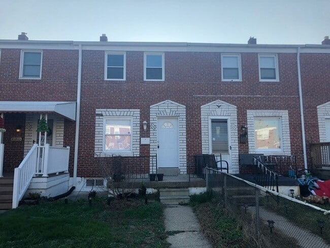 Building Photo - 2136 Redthorn Rd