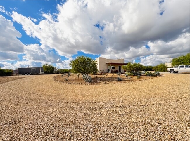 Photo - 1033 E Irvine Rd