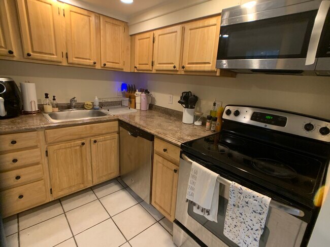 Photo - 136 Chiswick Rd Unidad B