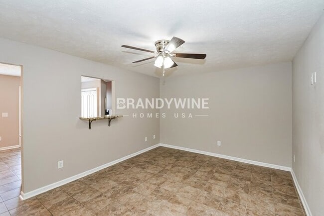 Photo - 507 Nixon Way